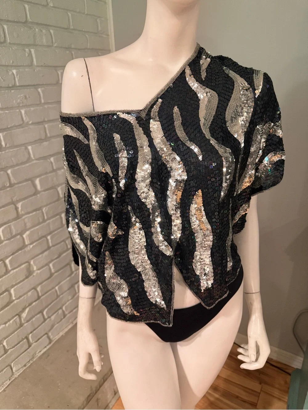 St. Honore NWT Vintage 100% Silk Black & Silver Zebra Sequin Top OS